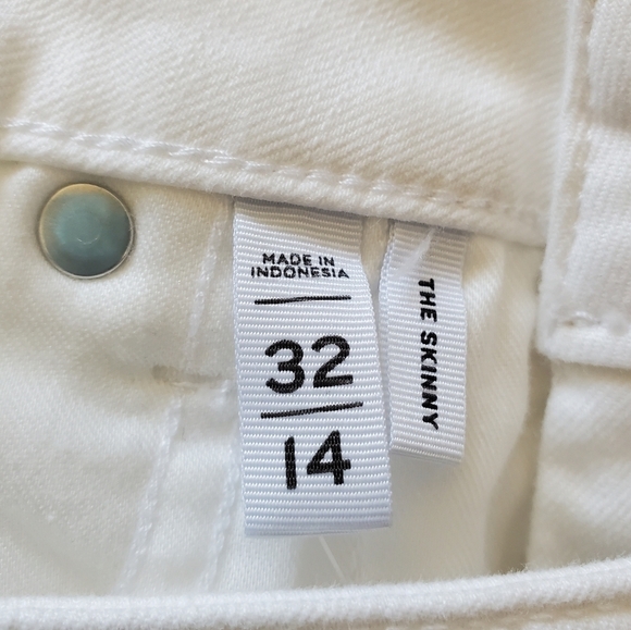 LOFT Regular Curvy High Rise Frayed Skinny Jeans in White Size 32/14 - Picture 6 of 6